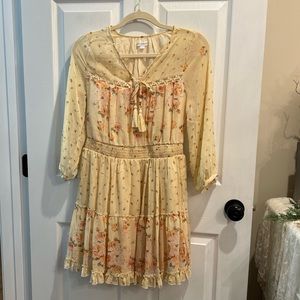 Francesca’s Cream / Pale yellow floral mini dress with smocked waist
